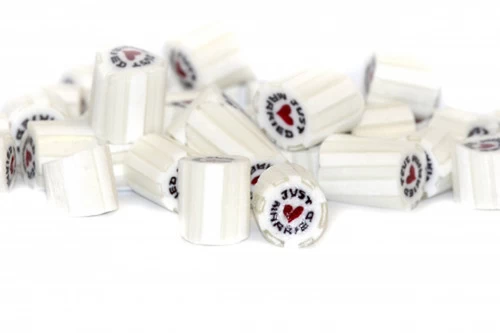 Rock Candy - All White - "Just Married" Red Heart Center (1kg Bag) 3 Rock Candy - All White - "Just Married" Red Heart Center (1kg Bag)